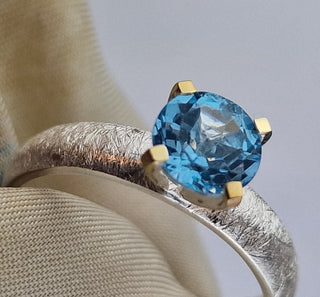 Ring mit blauem Topas