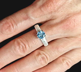 Ring mit blauem Topas