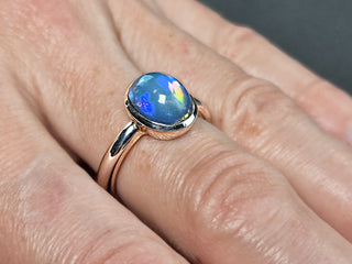 Ring mit blauem Opal aus Äthiopien