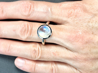 Ring mit einem Mondstein