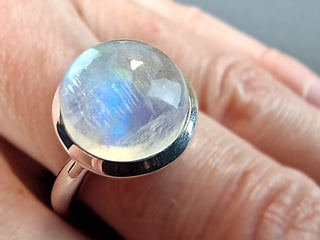 Ring mit einem Mondstein