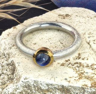 Ring mit einem Regenbogen - Mondstein