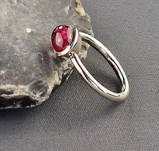 Ring mit einem rosa Turmalin
