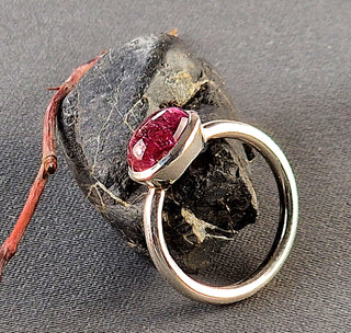 Ring mit einem rosa Turmalin