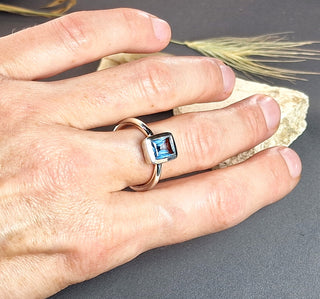 Ring mit einem Aquamarin