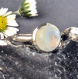 Ring mit einem Mondstein