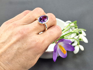 Ring mit einem Amethyst