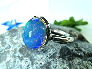 Ring mit blauem Opal aus Äthiopien