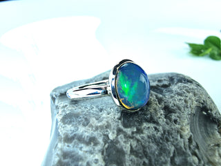 Ring mit blauem Opal aus Äthiopien