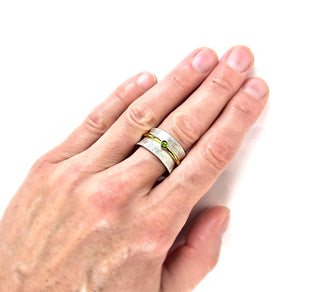 Ring mit einem Peridot