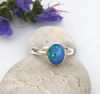 Ring mit blauem Opal aus Äthiopien