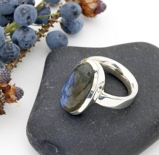 Ring mit einem Labradorit