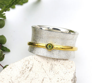 Ring mit einem Peridot