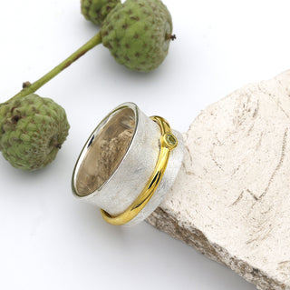 Ring mit einem Peridot