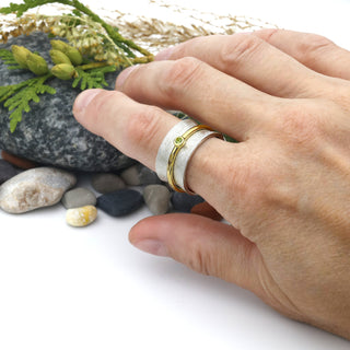 Ring mit einem Peridot