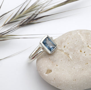 Ring mit einem Aquamarin