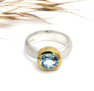 Ring „Sommerhimmel” mit blauem Topas