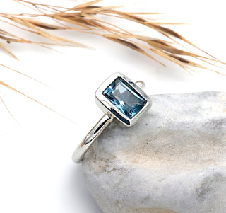 Ring mit einem Aquamarin