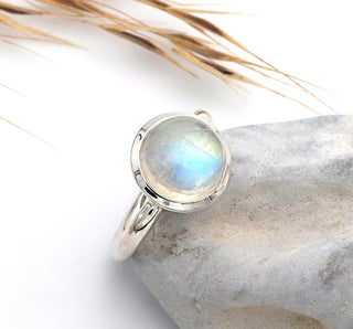 Ring mit einem Mondstein