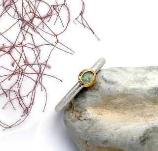 Ring mit echtem Edelopal