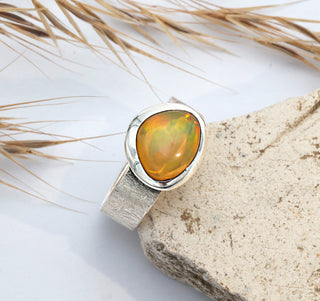 Ring mit äthiopischem Opal