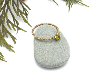 Ring "Seilchen" mit echtem Peridot