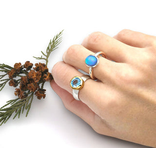 Ring mit blauem Opal aus Äthiopien