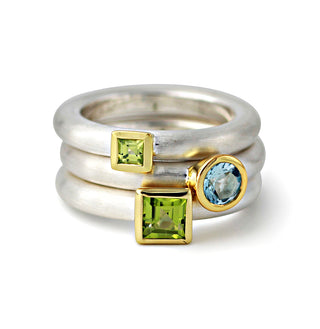Ring "Quadrat" mit einem blauen Topas