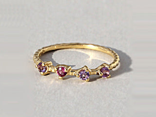 Ring mit Amethyst und Rhodolith