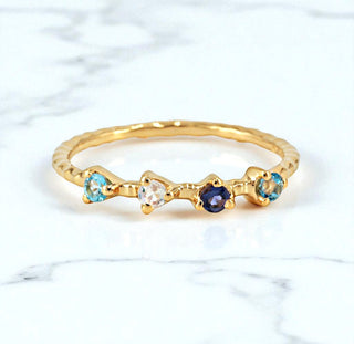 Ring mit Iolith, Mondstein und Topas