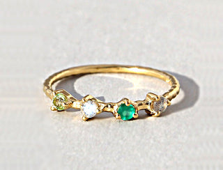 Ring mit Labradorit, grünem Onyx und Peridot