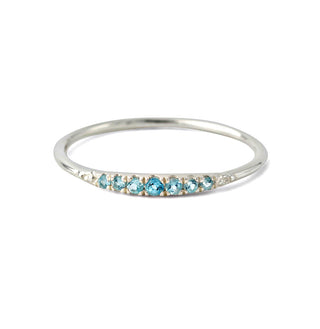 Ring mit einer Spur von Topas