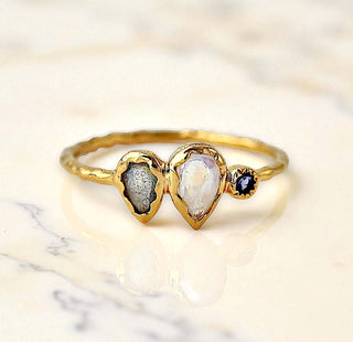 Ring mit Mondstein, Labradorit und Iolith