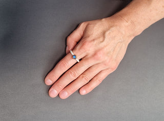 Ring mit einem Regenbogen - Mondstein