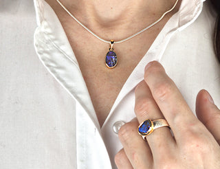 Ring mit einem Boulder-Opal