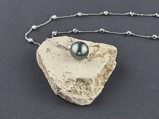 Kette mit Kugeln und einer Tahiti Zuchtperle