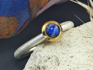 Ring mit einem Regenbogen - Mondstein