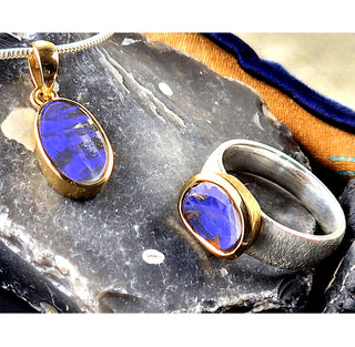 Ring „Das Mysterium der Erde“ mit einem Boulder-Opal