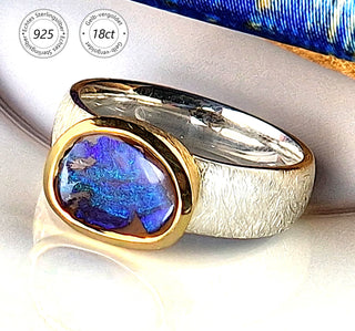 Ring „Das Mysterium der Erde“ mit einem Boulder-Opal