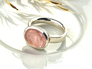 Ring mit einem echten Morganit