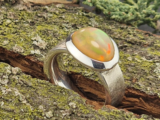Ring mit äthiopischem Opal