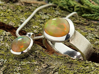Ring mit äthiopischem Opal
