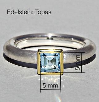 Ring "Quadrat" mit einem blauen Topas