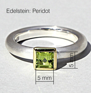 Ring "Quadrat" mit einem Peridot
