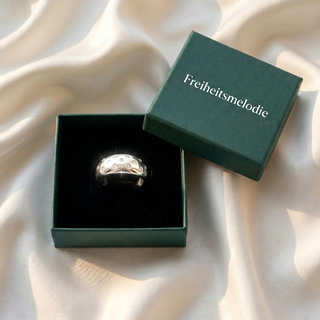 Ring mit Zirkoniasteinen