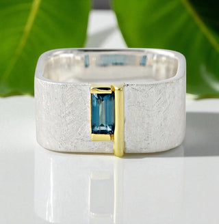 Ring "Geometra Uno" mit London Topas