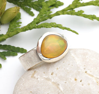 Ring mit äthiopischem Opal