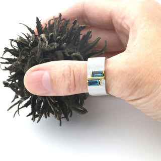 Ring "Geometra Duo" mit London Topas