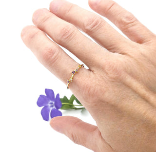 Ring "Streuung der Sterne" mit Amethyst, Rhodolith, Rosenquarz