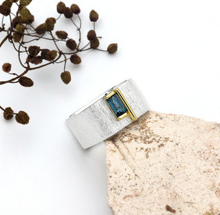 Ring "Geometra Uno" mit London Topas
